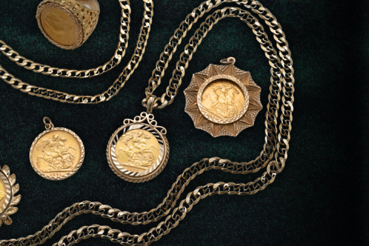 What are Sovereign rings worth? Sell gold Sovereign jewellery with the UK experts. Earn more at auction for Sovereign pendants, cufflinks and more. What are Sovereign rings worth? Sell gold Sovereign jewellery with the UK experts. Earn more at auction for Sovereign pendants, cufflinks and more.